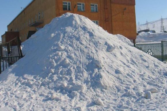 Сугроб сканворд. Фото огромной кучи снега. Вишневский сугроб ВК. Как называется большая гора наметённая из снега поле чудес.