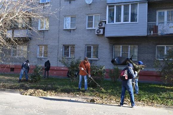 Жители барнаула. Мусор на улице Ольгинский район. Улицы города Ломоносова уборка мусора улица Победы.